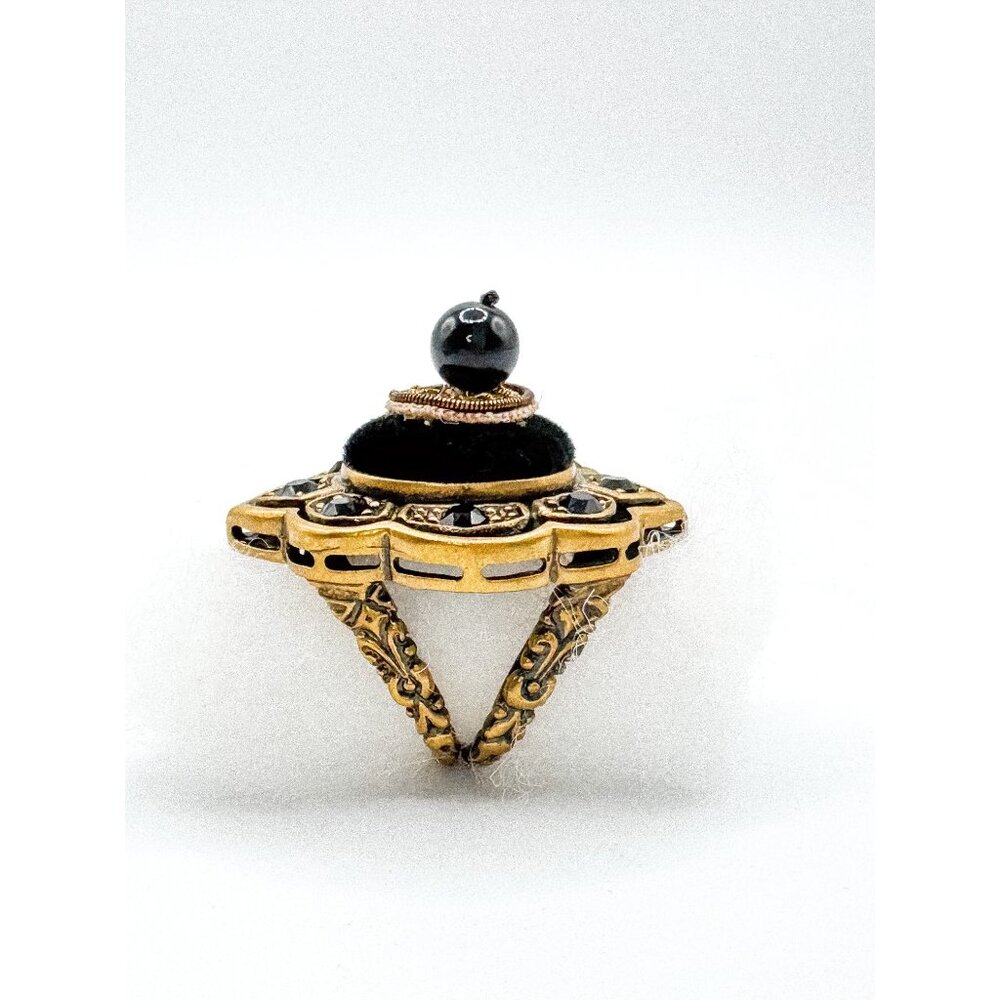 Gucci Velvet & Crystal Pin Cushion Cocktail Ring Size: 6 - Picture 2 of 11